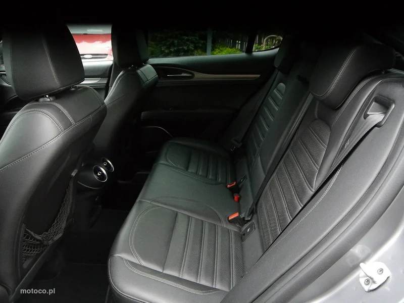 Alfa Romeo Stelvio 34