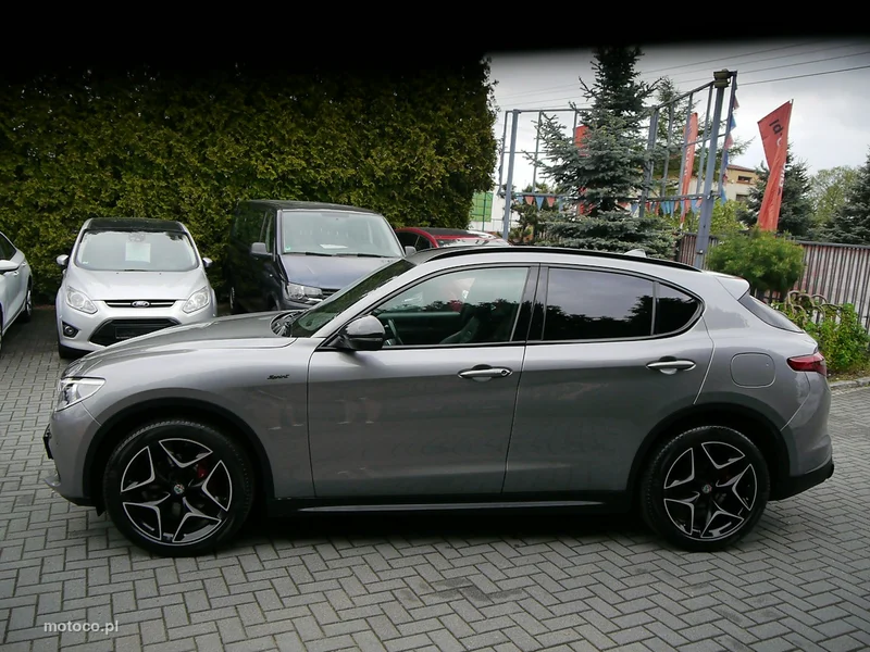 Alfa Romeo Stelvio 10