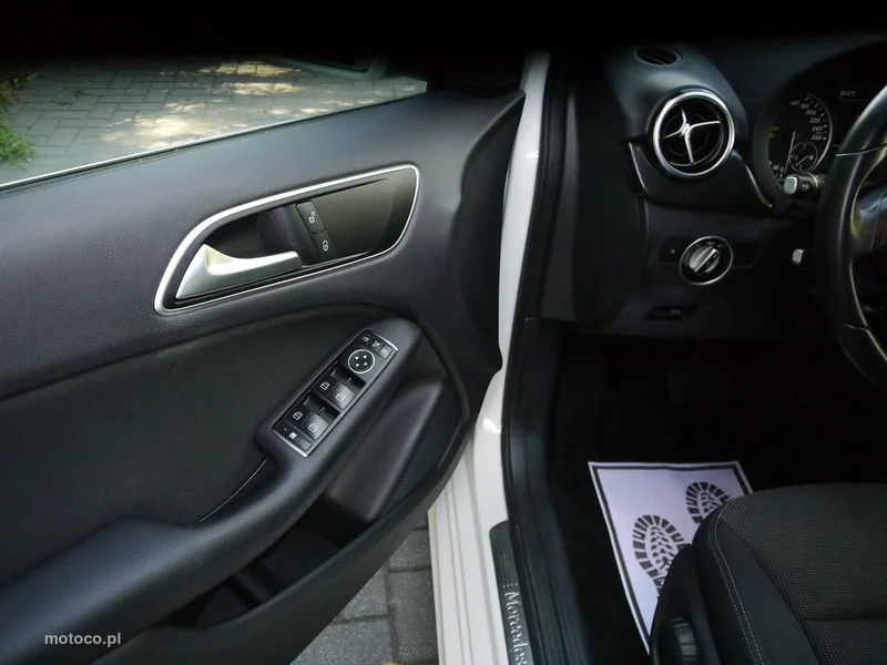 Mercedes-Benz Klasa B W246 B 180 36