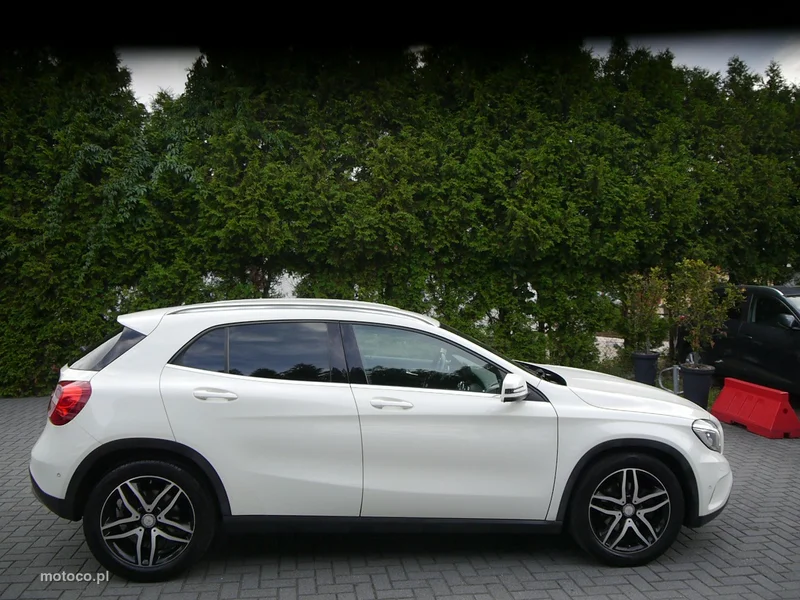 Mercedes-Benz GLA X156 GLA 180 11