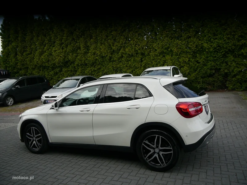 Mercedes-Benz GLA X156 GLA 180 13