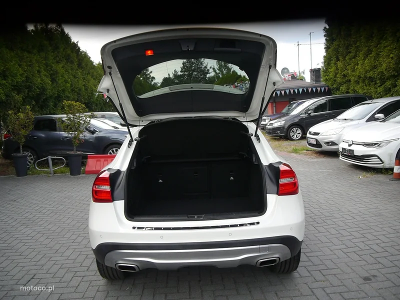 Mercedes-Benz GLA X156 GLA 180 15
