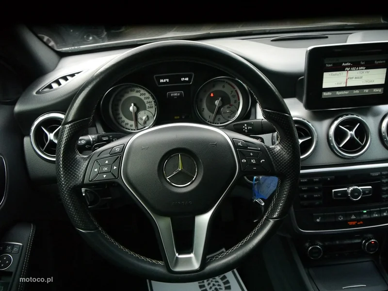 Mercedes-Benz GLA X156 GLA 180 17