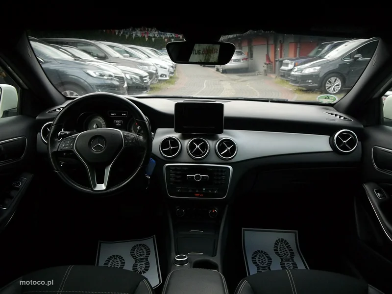 Mercedes-Benz GLA X156 GLA 180 19