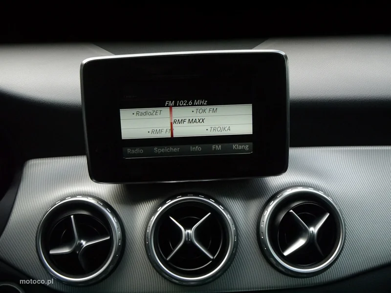 Mercedes-Benz GLA X156 GLA 180 21