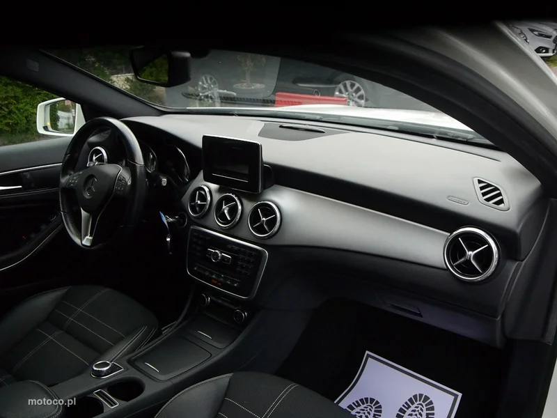 Mercedes-Benz GLA X156 GLA 180 24
