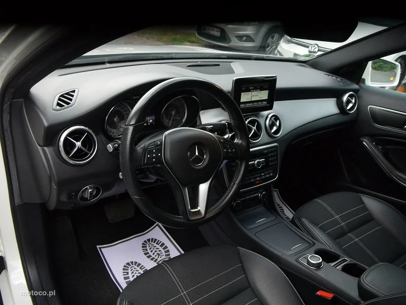 Mercedes-Benz GLA X156 GLA 180 25