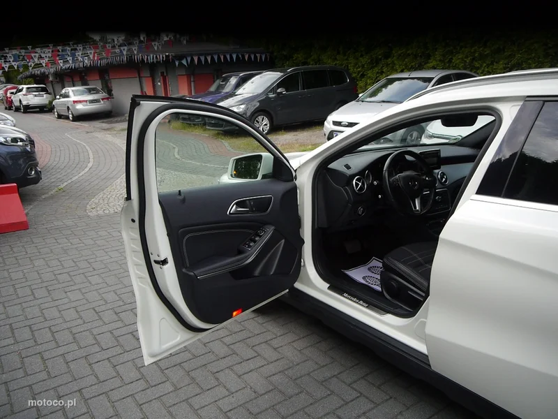 Mercedes-Benz GLA X156 GLA 180 35