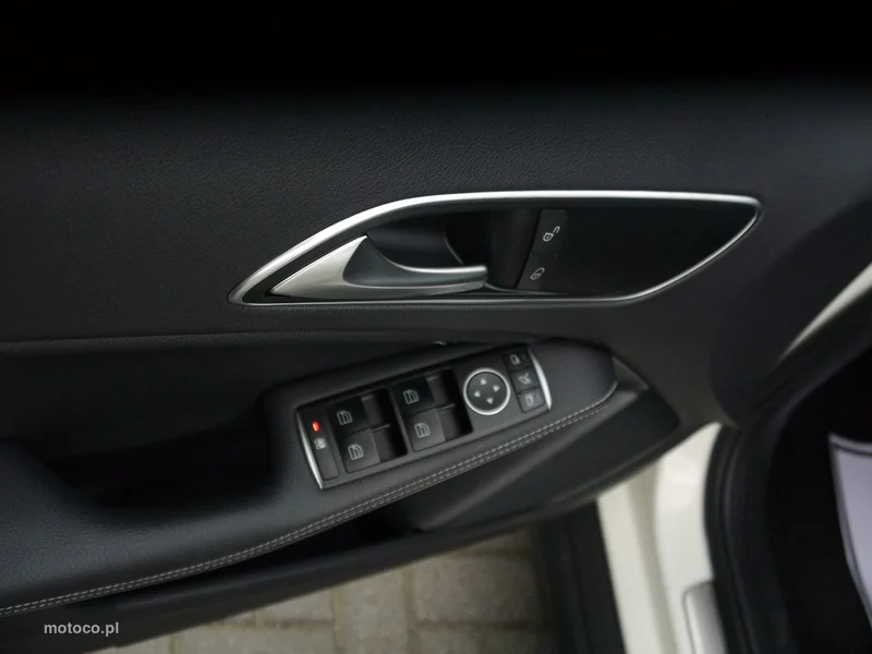Mercedes-Benz GLA X156 GLA 180 36