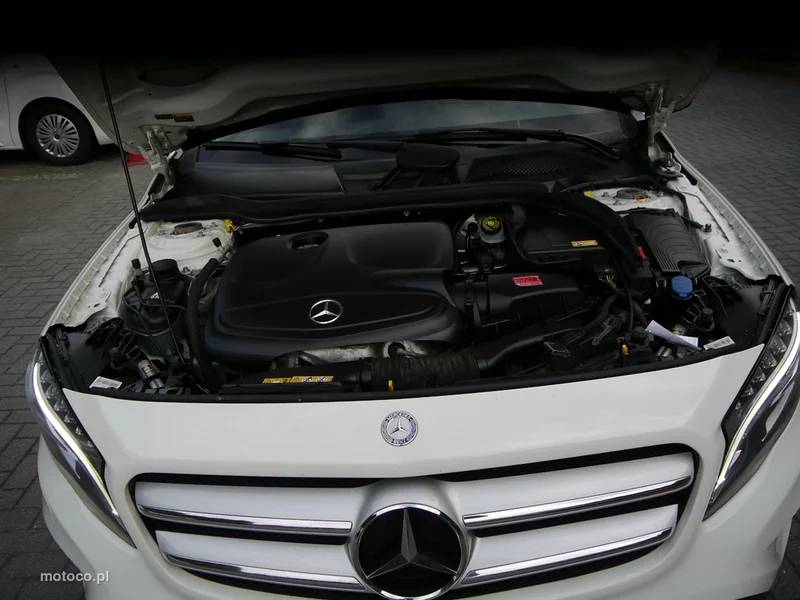 Mercedes-Benz GLA X156 GLA 180 37