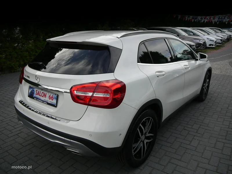 Mercedes-Benz GLA X156 GLA 180 5