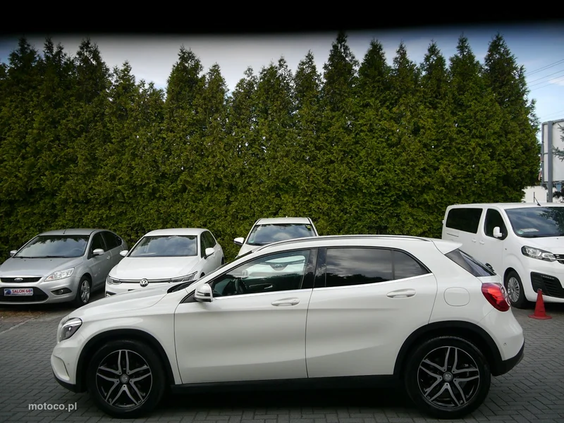 Mercedes-Benz GLA X156 GLA 180 10