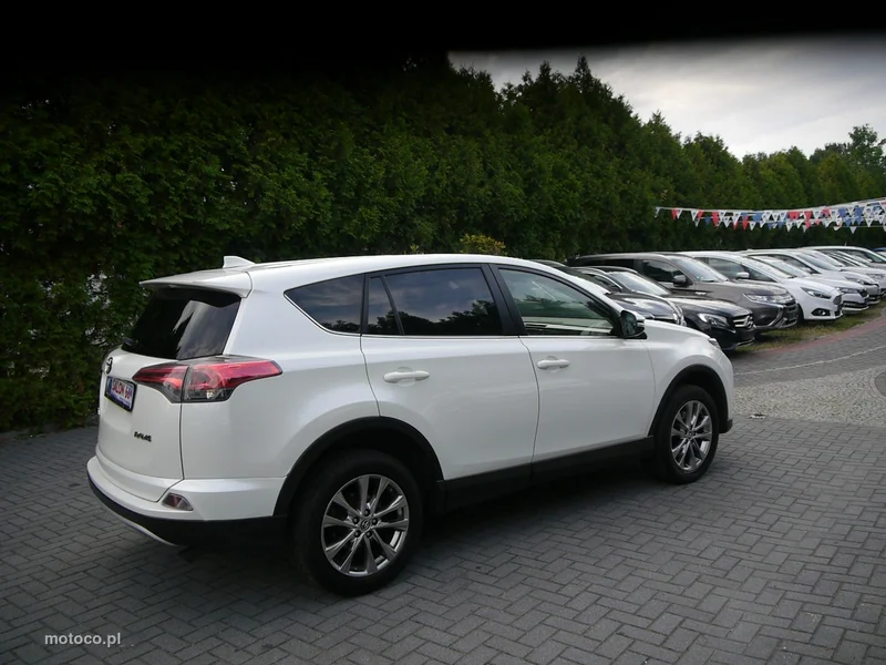 Toyota RAV 4 XA40 11