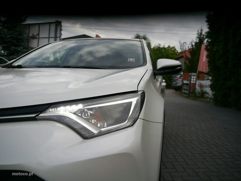 Toyota RAV 4 XA40 12