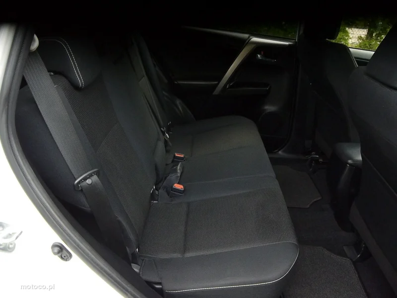 Toyota RAV 4 XA40 28