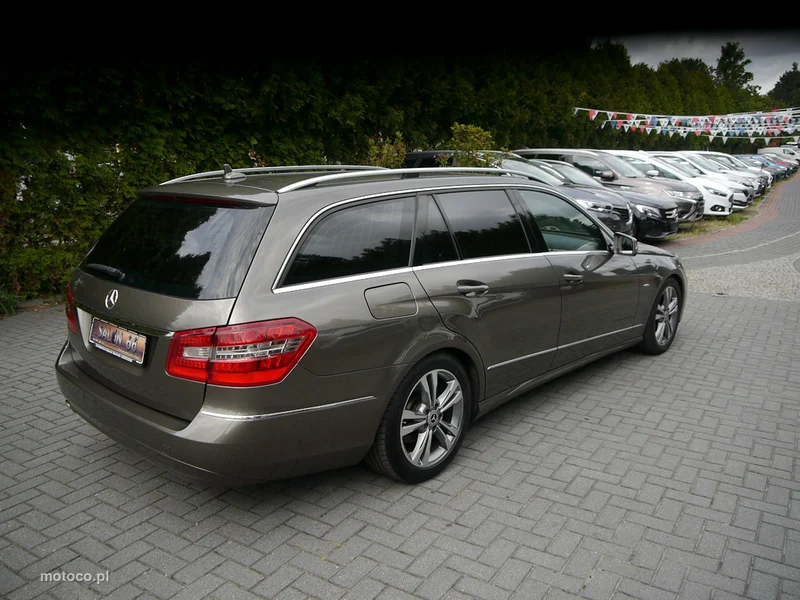Mercedes-Benz Klasa E W212 E 200 11