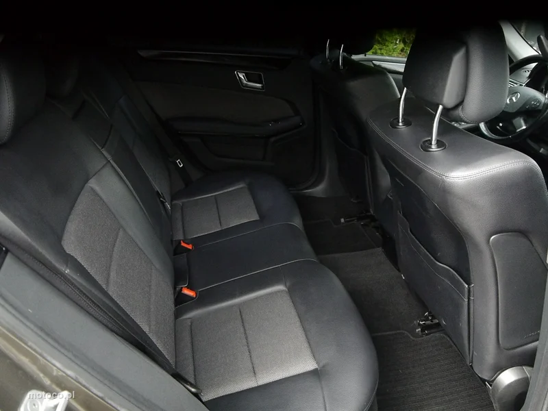 Mercedes-Benz Klasa E W212 E 200 37