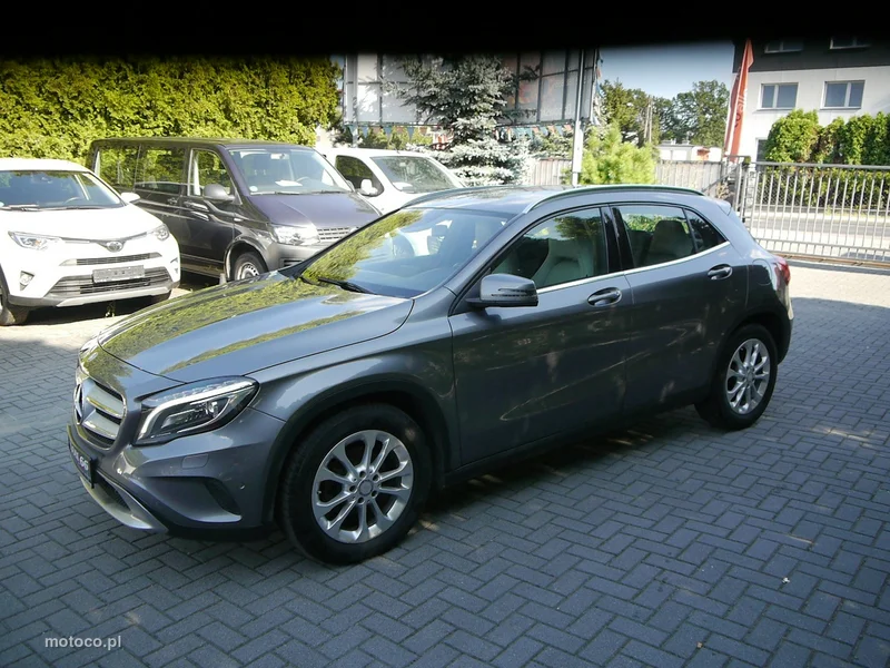 Mercedes-Benz GLA X156 GLA 200 11