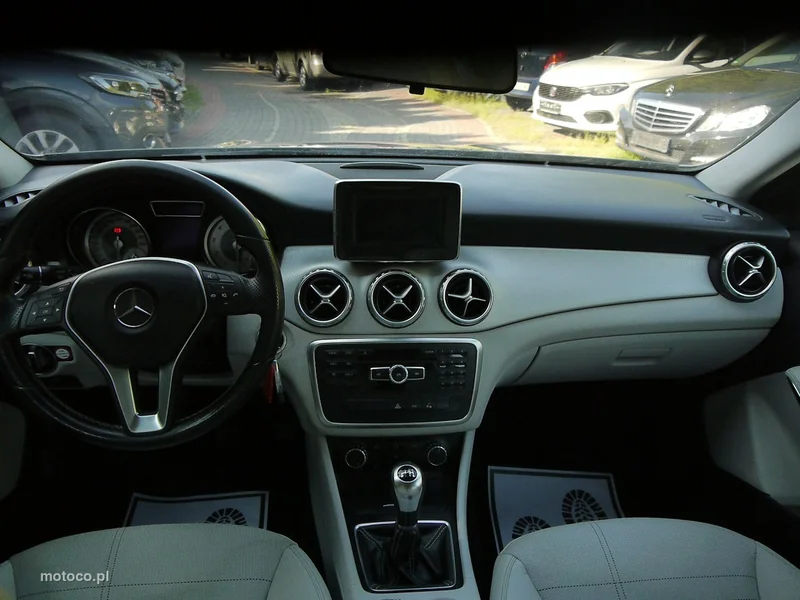 Mercedes-Benz GLA X156 GLA 200 19