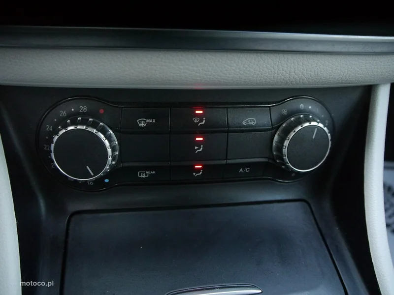 Mercedes-Benz GLA X156 GLA 200 22