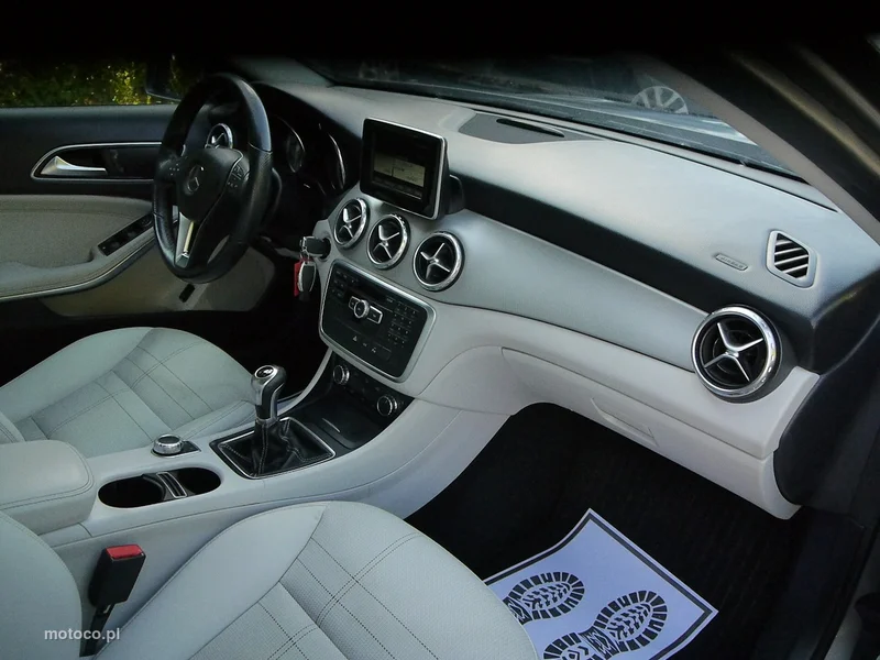 Mercedes-Benz GLA X156 GLA 200 23