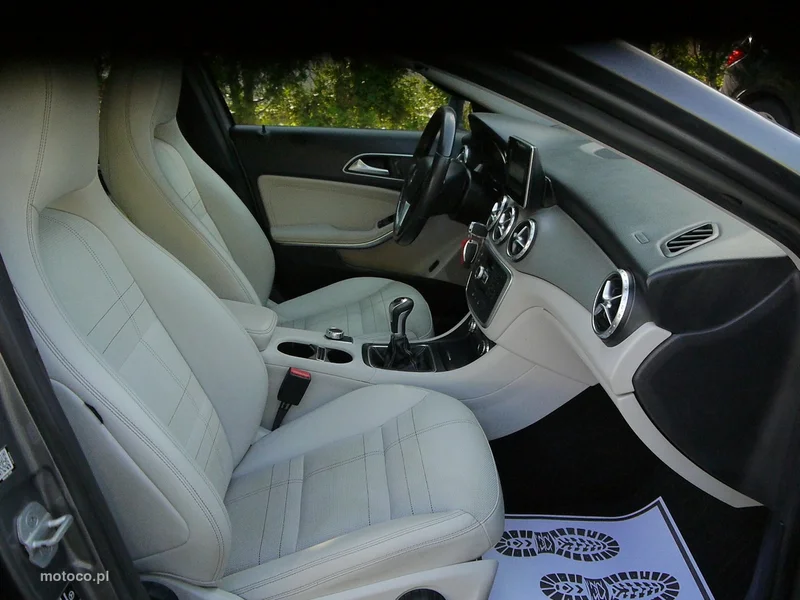 Mercedes-Benz GLA X156 GLA 200 24