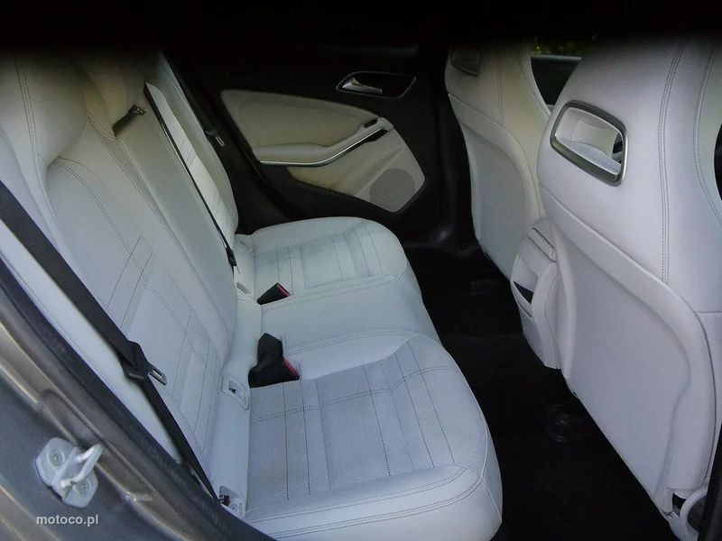 Mercedes-Benz GLA X156 GLA 200 26