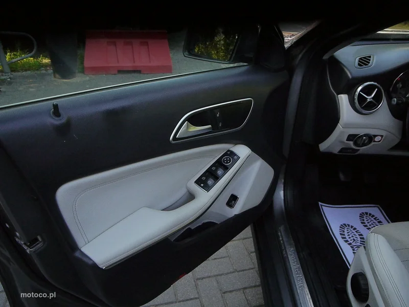Mercedes-Benz GLA X156 GLA 200 27