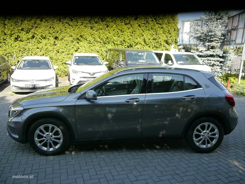 Mercedes-Benz GLA X156 GLA 200 10