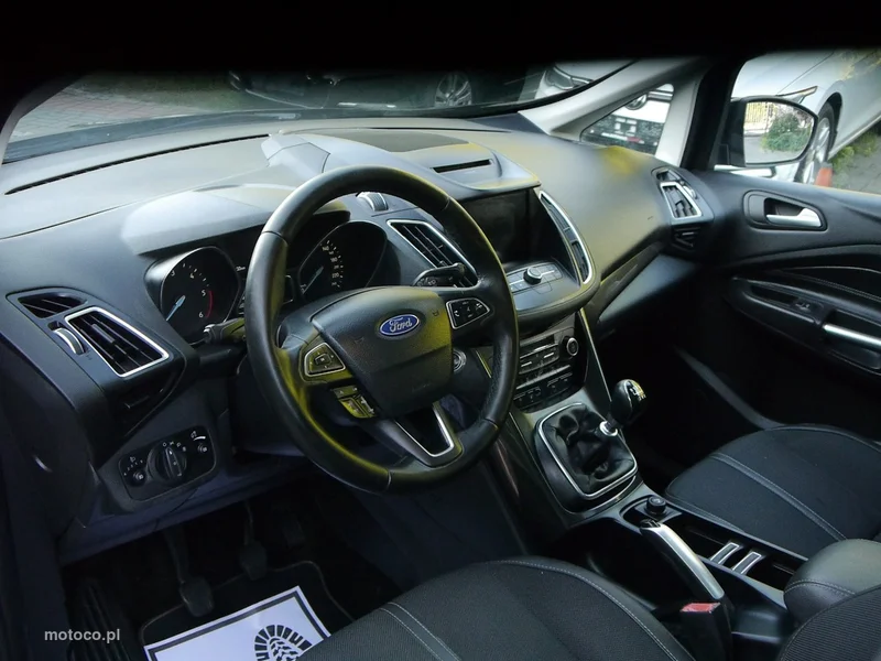 Ford C-Max II 31