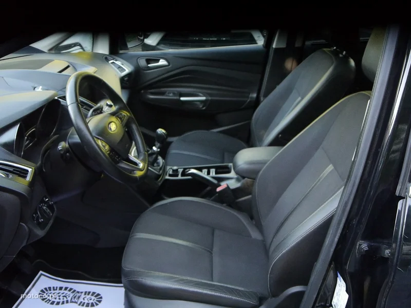 Ford C-Max II 34