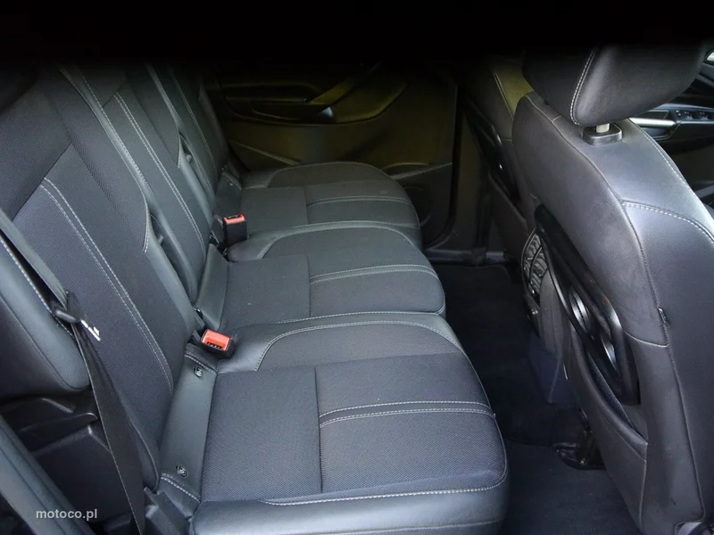 Ford C-Max II 35