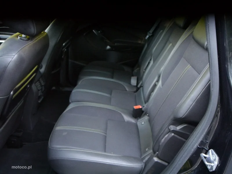 Ford C-Max II 36