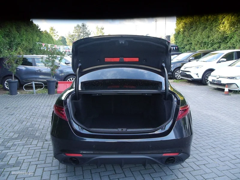 Alfa Romeo Giulia 17