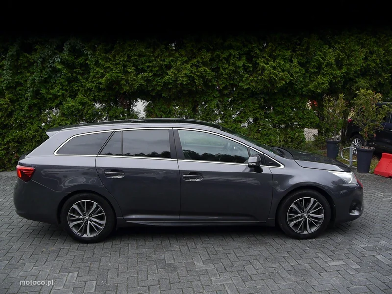 Toyota Avensis T27 11