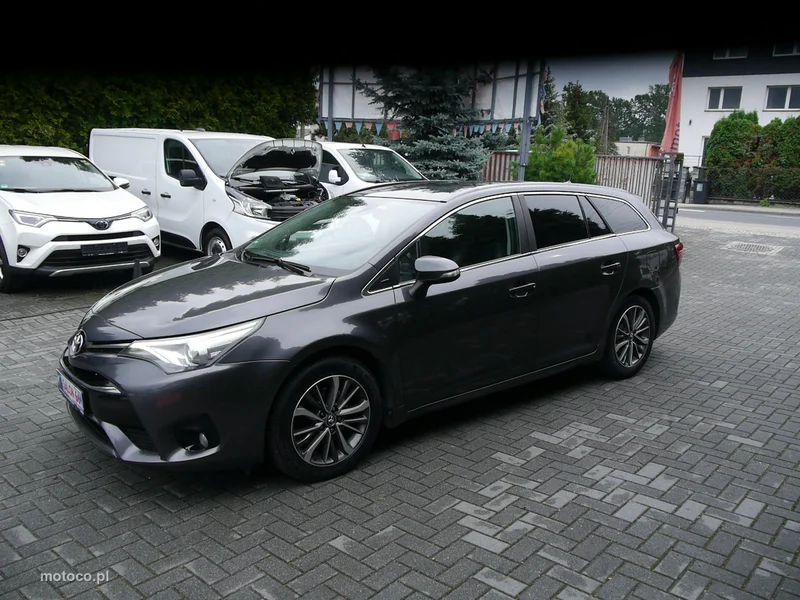 Toyota Avensis T27 12