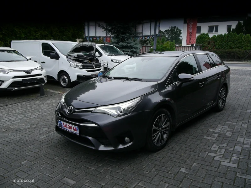 Toyota Avensis T27 16
