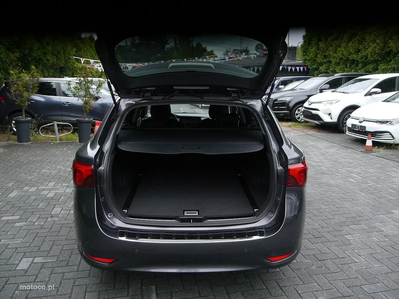 Toyota Avensis T27 18