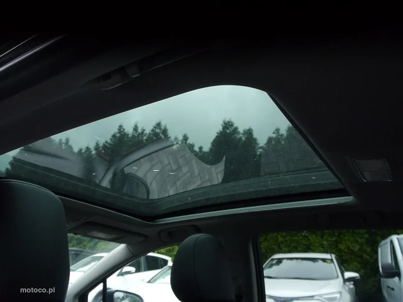 Toyota Avensis T27 19