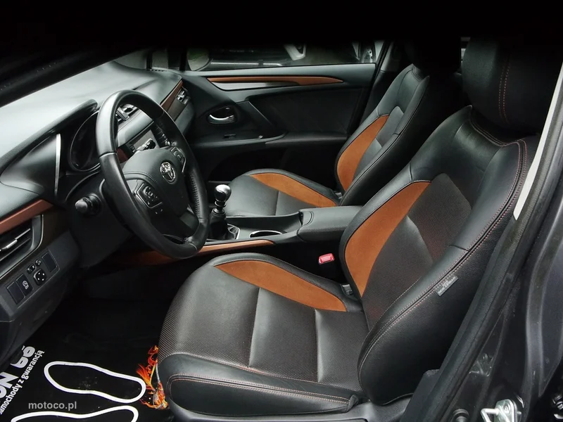 Toyota Avensis T27 29