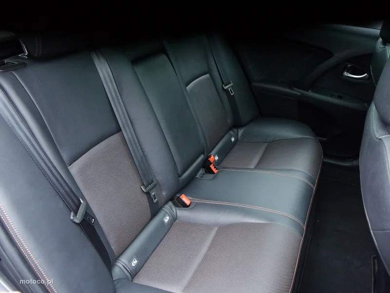Toyota Avensis T27 31