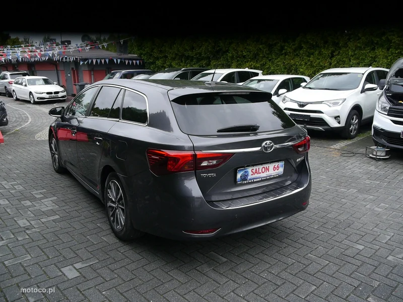 Toyota Avensis T27 6