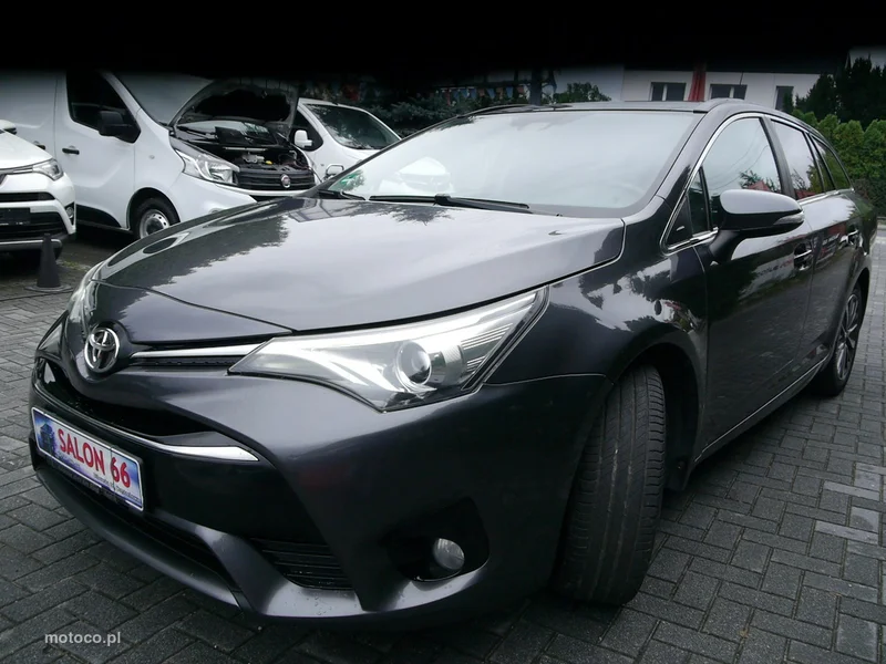 Toyota Avensis T27 8