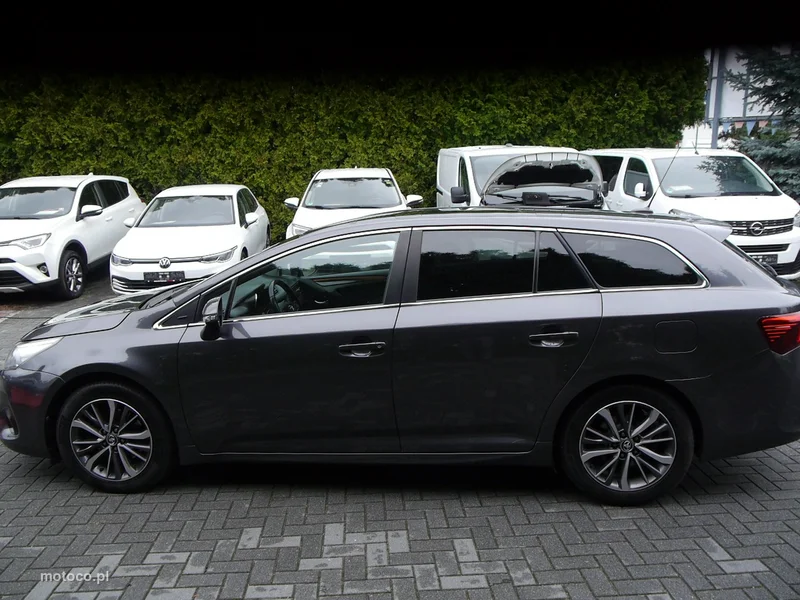Toyota Avensis T27 10
