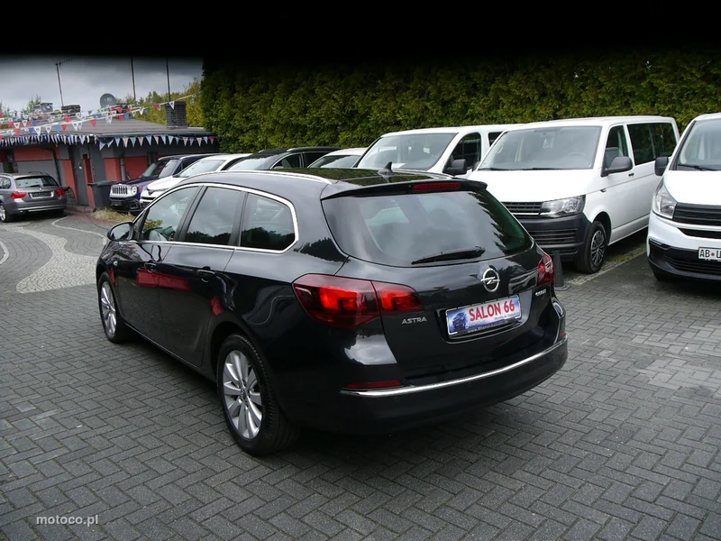 Opel Astra J 6