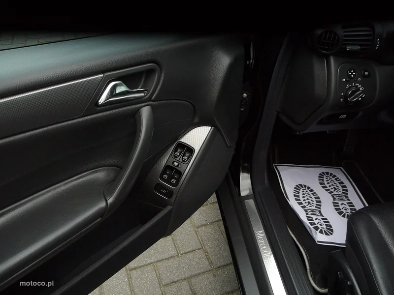 Mercedes-Benz Klasa C W203 C 200 34