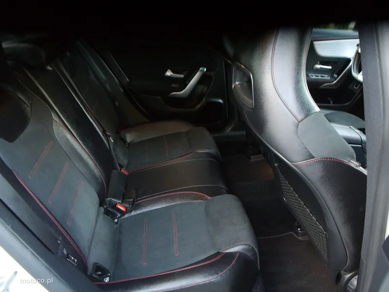 Mercedes-Benz CLA C118 200 37