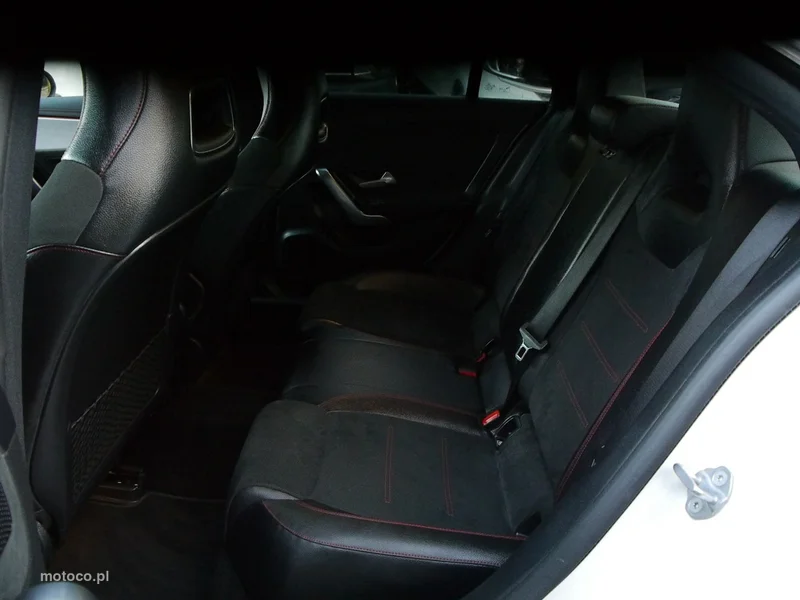 Mercedes-Benz CLA C118 200 38