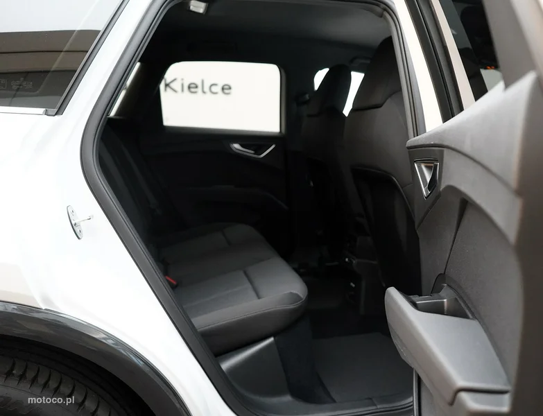 Audi Q4 29