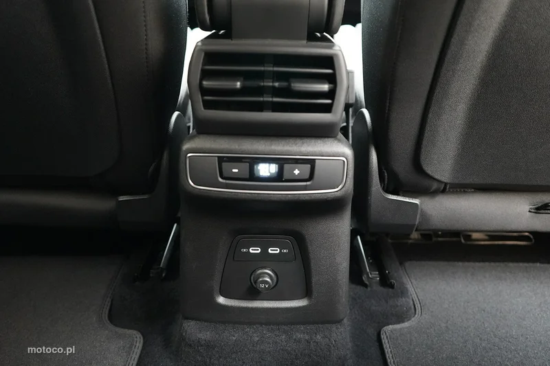 Audi Q4 30